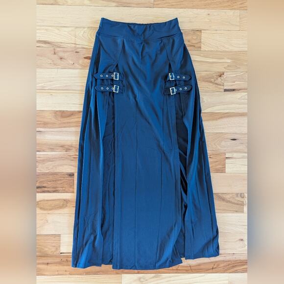 NWT Halara Buckle Skirt Size XS - Picture 2 of 6